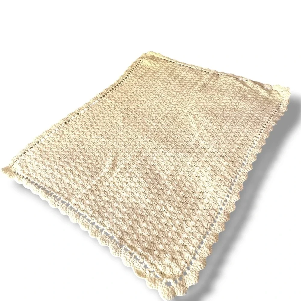 Handmade Crochet Baby Blanket Pale Yellow Shell Stitch Scallop Edge 28in x 36in